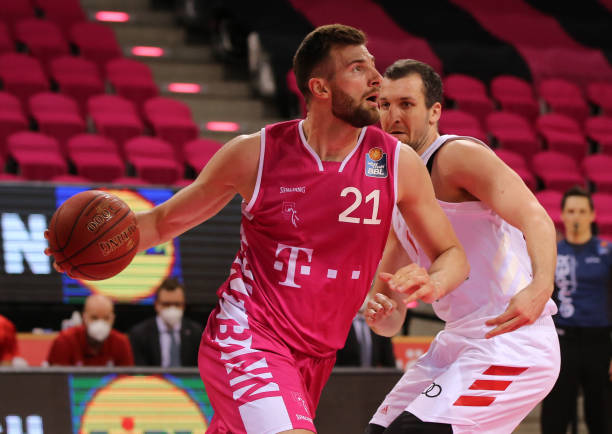 的比赛中脱 的比赛中脱