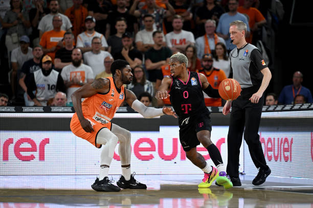 施加了巨大 施加了巨大