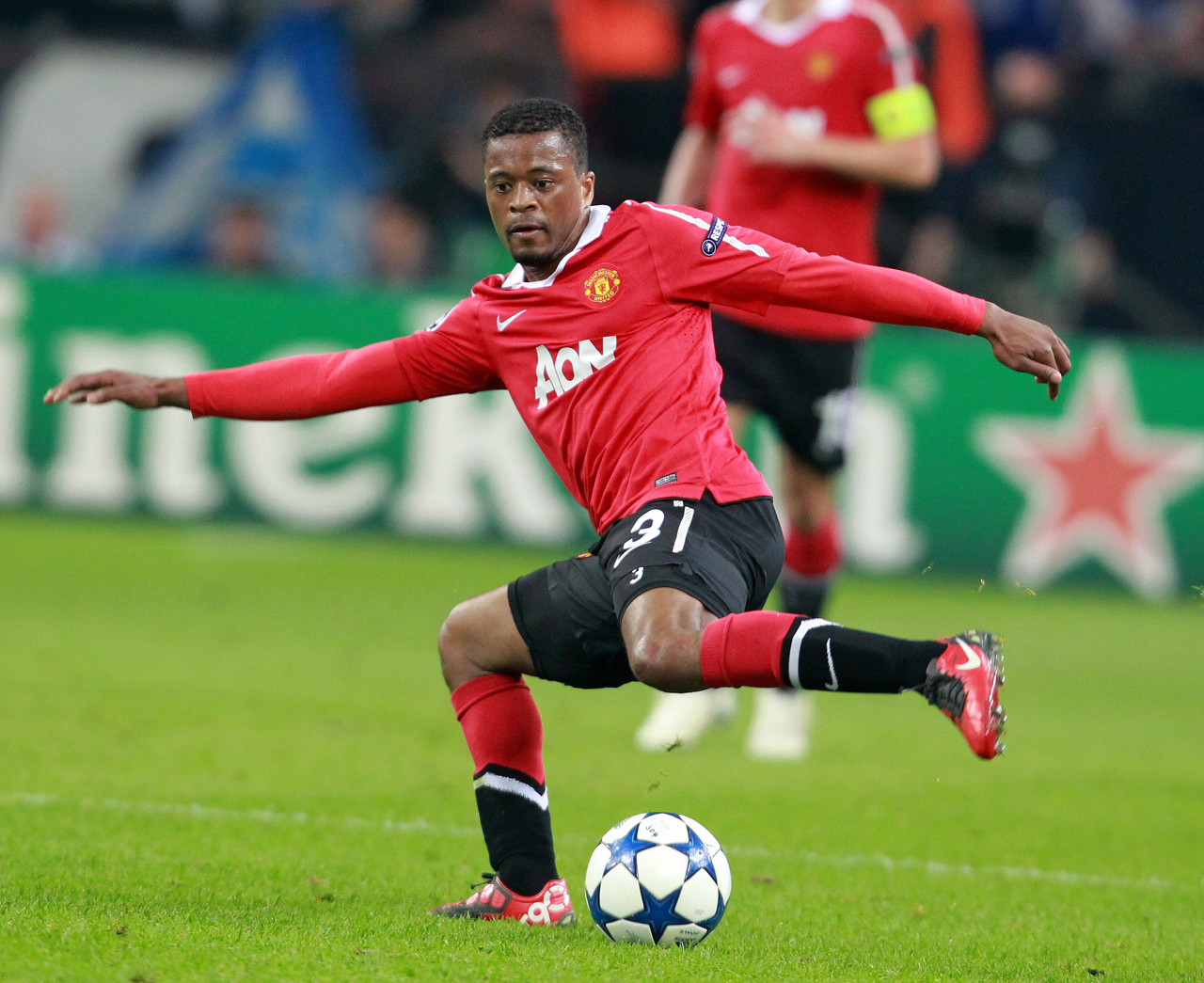 助于拉近人 助于拉近人